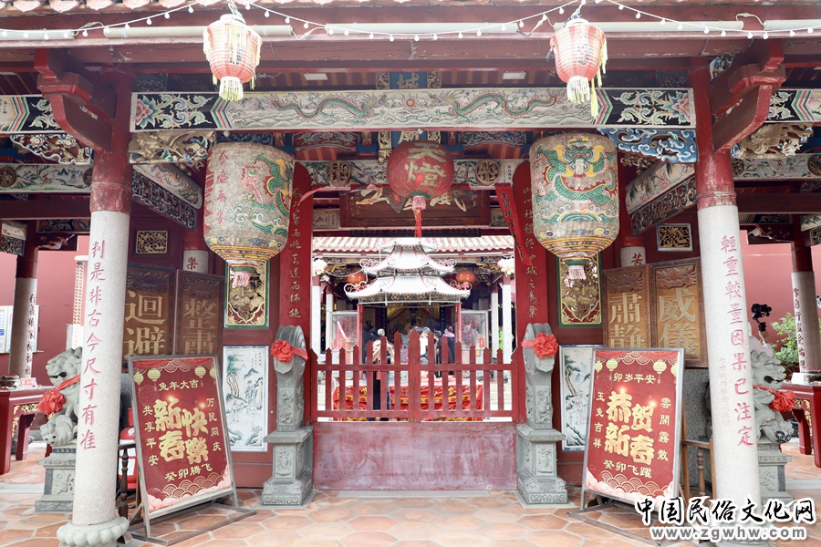 明朝中后期,海澄月港成为中国唯一民间对外贸易港,明朝廷为便于管理划出九龙江出海口两岸设立海澄县,县城设在月港,“有城便有城隍庙”,海澄城隍庙由此诞生。人民网 谢小姿摄